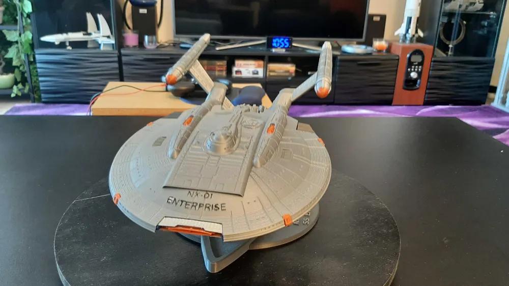 13-inch Enterprise NX Class Enterprise NX Refit - Fully colored and assembled - 3D Printed