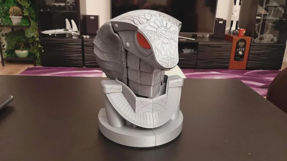 Apophis Serpent Helmet - 3D Printable Retractable Prop - Fully colored and assembled